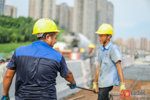 “趁热打铁”忙修路 国道G348丹桂互通立交项目建设与时间赛跑-1.jpg