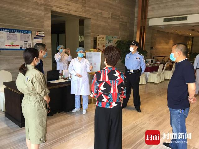 自贡高新区集中隔离观察百余人，民警6个班24小时全天候守护-1.jpg