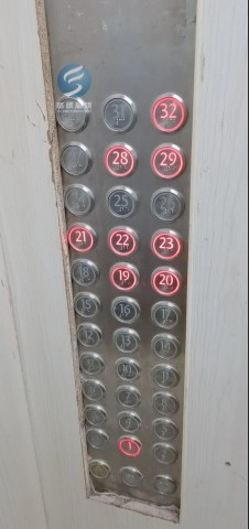 富顺某小区内男子在电梯里做这事长达1分钟，业主群炸锅！-2.jpg