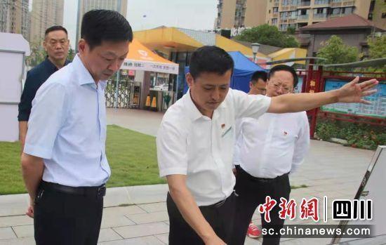 富顺县委书记杨斌：推进教育事业再上新台阶-1.jpg