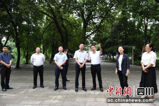富顺县委书记杨斌：推进教育事业再上新台阶-2.jpg