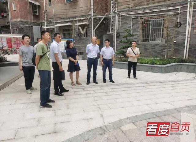 自贡旧楼装电梯 解决老人“爬梯之痛”-7.jpg