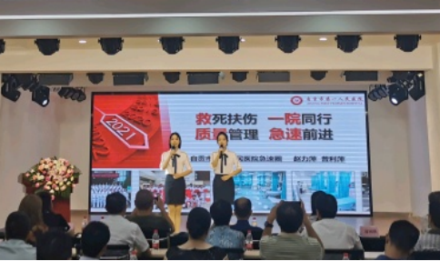 荣县一中向131名学生发放12.12万元“麓山奖助学金”-1.jpg
