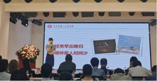 荣县一中向131名学生发放12.12万元“麓山奖助学金”-2.jpg
