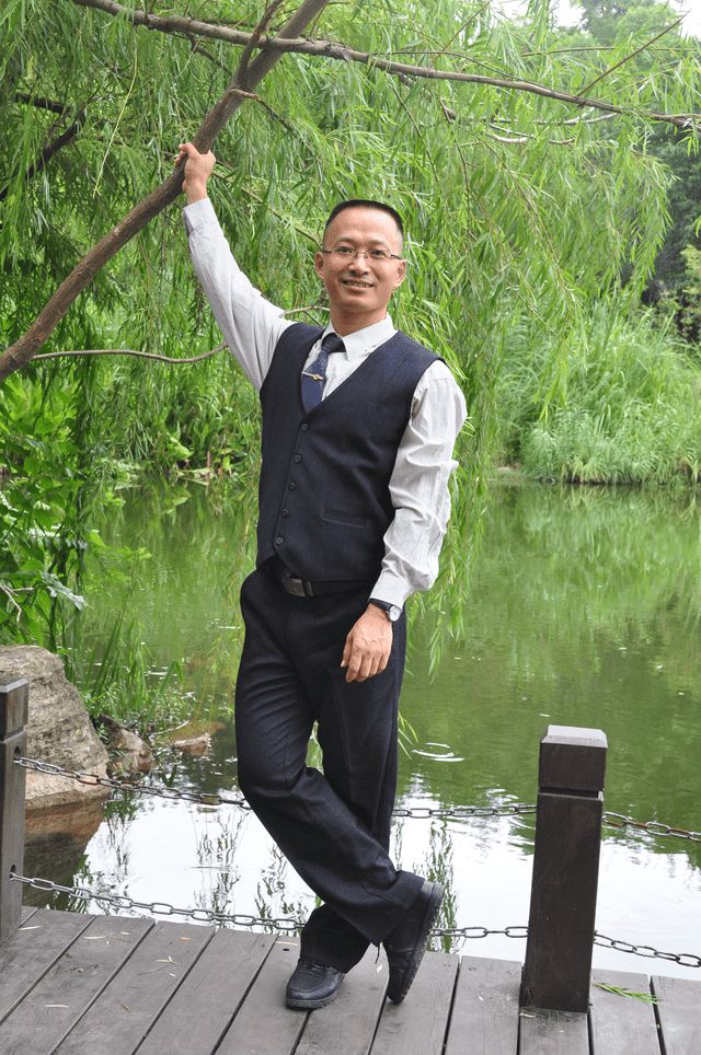 匠心·初心｜最美教师 自贡汇东实验校陈剑 为你打开一个梦-1.jpg