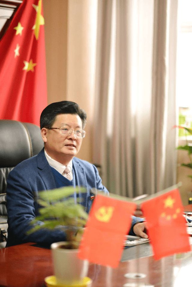 匠心·初心｜最美教师 自贡汇东实验校周德华 用初心托起教育情怀-1.jpg