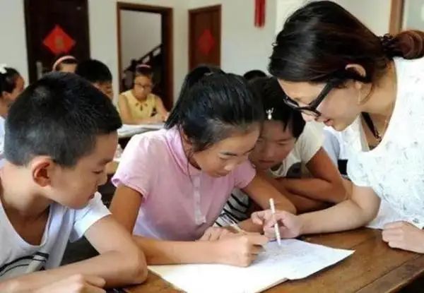 补完后再举报？特级教师违规补课被开除，举报学生：我计划好的-5.jpg