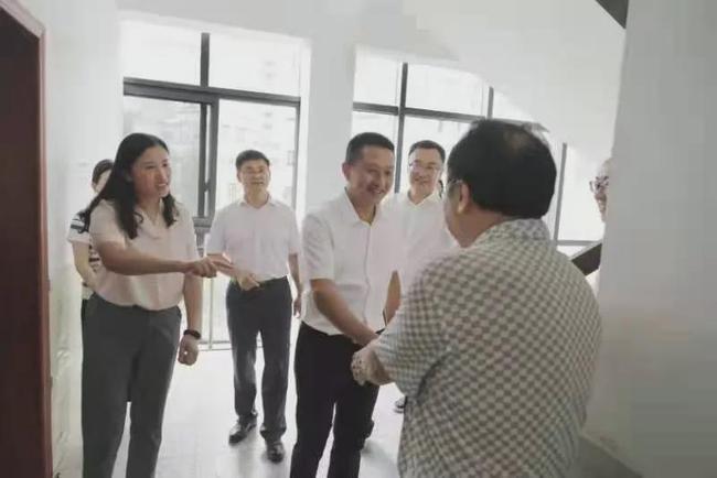 新任自贡市委常委、市纪委书记高展到机关各室（部）调研-1.jpg