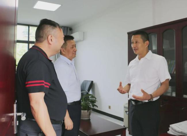 新任自贡市委常委、市纪委书记高展到机关各室（部）调研-2.jpg
