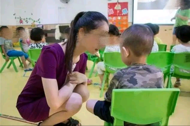 自贡一幼师在班级群发不雅视频被辞退-4.jpg