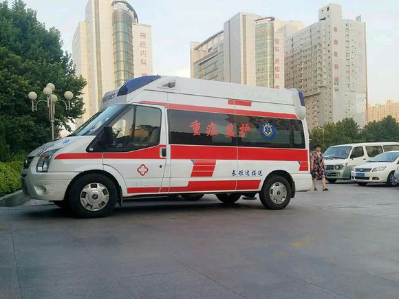 自贡120救护车转运—随叫随到-1.jpg