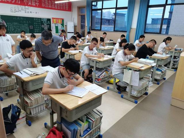 自贡衡川实验学校教师罗俊伟：“育人育心”，实现师生共同成长-2.jpg