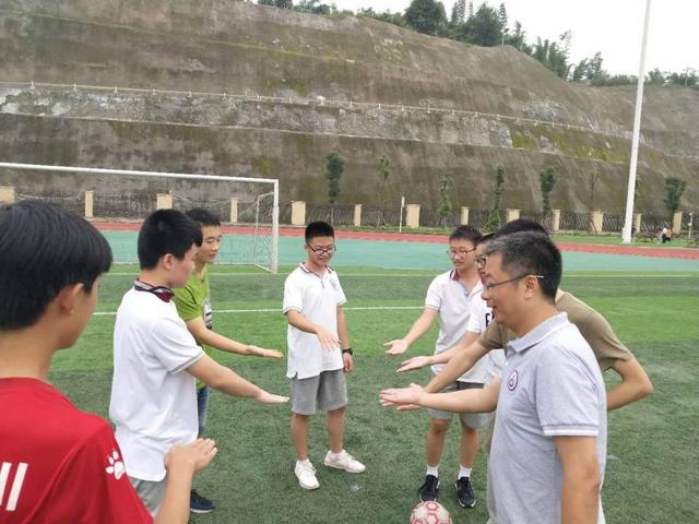 自贡衡川实验学校教师罗俊伟：“育人育心”，实现师生共同成长-3.jpg