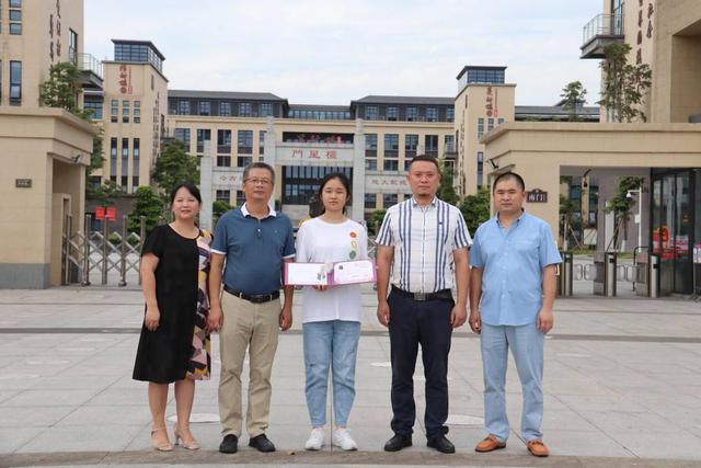 自贡衡川实验学校教师罗俊伟：“育人育心”，实现师生共同成长-4.jpg