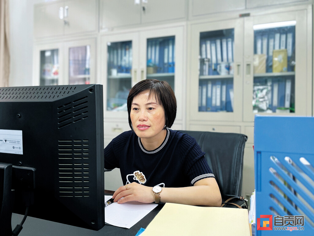 礼赞百年 为党育人——2021年自贡市“最美教师”风采-6.jpg