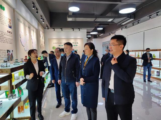 自贡市统一战线赴平昌开展对口帮扶-1.jpg