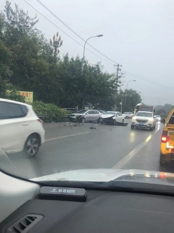 沿滩车祸，还是有点凶-4.jpg