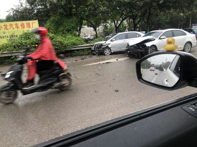 沿滩车祸，还是有点凶-3.jpg