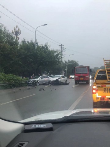 沿滩车祸，还是有点凶-2.jpg