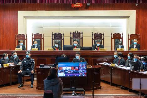 自贡沿滩法院开庭审理一起20人涉黑案 全案被告人当庭认罪，认罪认罚率达95%-2.jpg