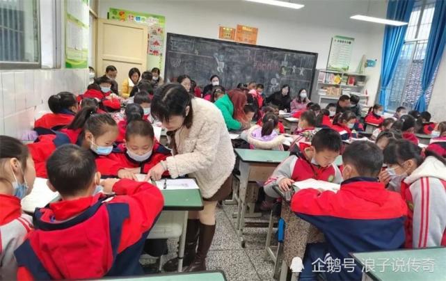 自贡龙湖实验学校开展支教活动-2.jpg