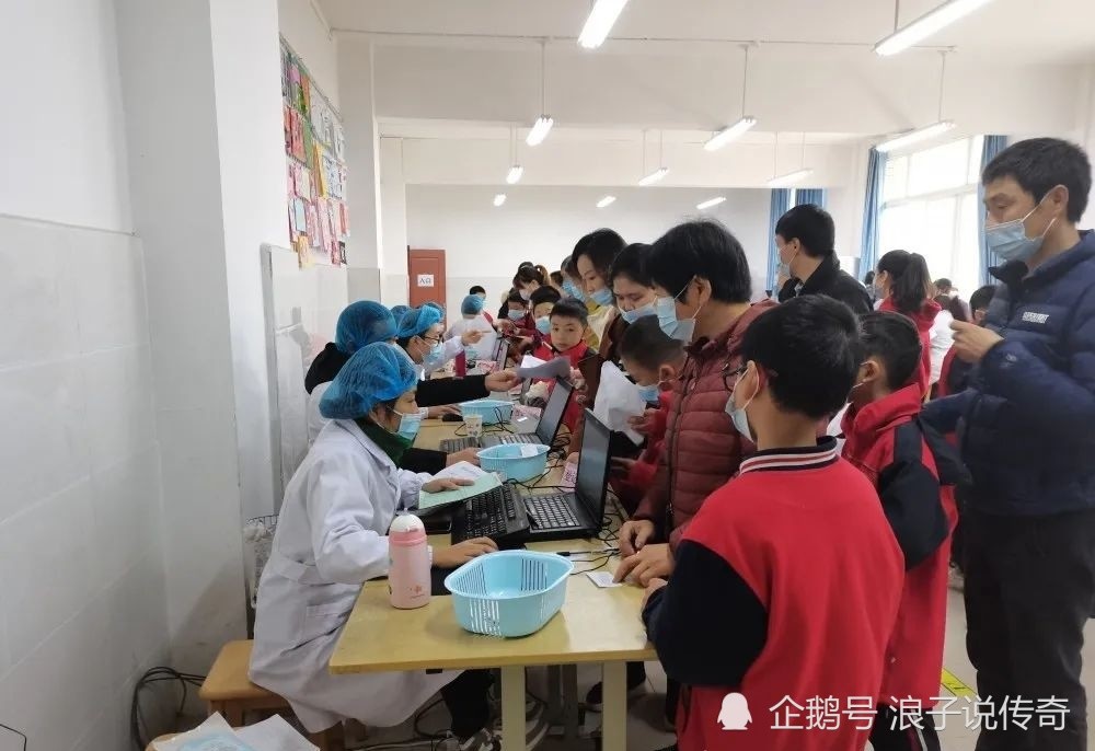 自贡市沿滩区逸夫小学校积极开展新冠疫苗集中接种工作-2.jpg