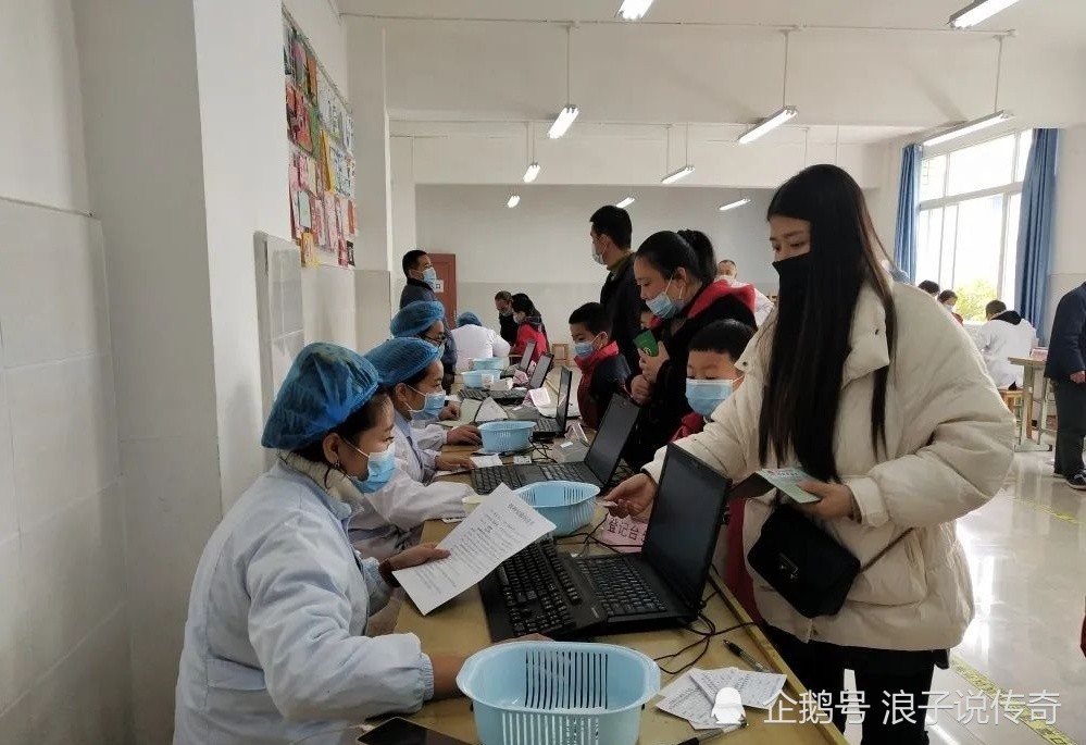 自贡市沿滩区逸夫小学校积极开展新冠疫苗集中接种工作-4.jpg