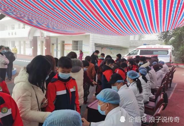 自贡市沿滩区黄市镇中心小学校接种新冠疫苗师生共筑安全健康堡垒-1.jpg