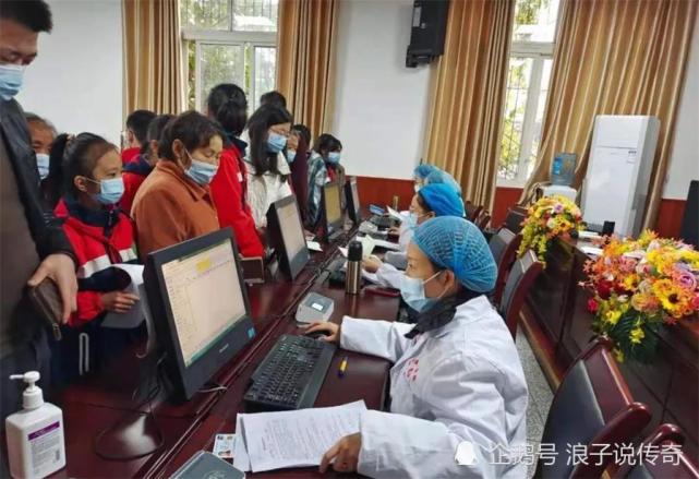 自贡市沿滩区黄市镇中心小学校接种新冠疫苗师生共筑安全健康堡垒-2.jpg