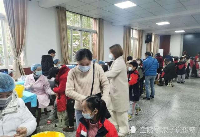 自贡市沿滩区黄市镇中心小学校接种新冠疫苗师生共筑安全健康堡垒-3.jpg