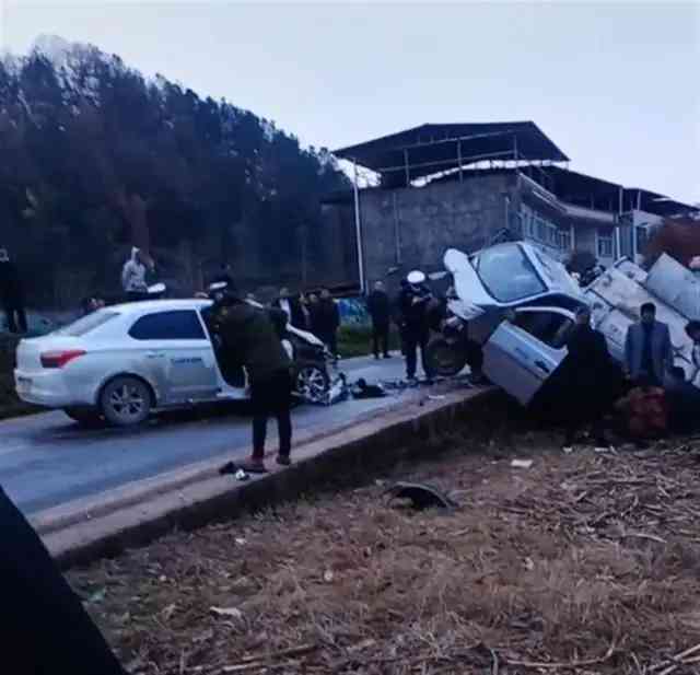 巴中1教练车与环卫车相撞3人遇难-1.jpg