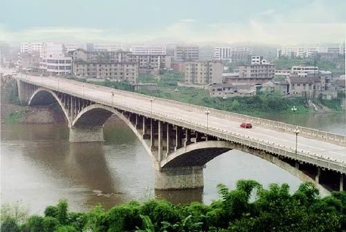 富顺这座大桥将封闭检测-1.jpg