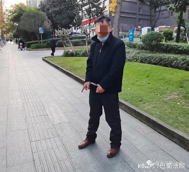 小广告辣眼睛！自贡街头“揽生意”的包小姐在宜宾被抓了-5.jpg
