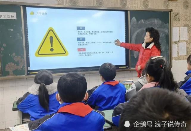 自贡市沿滩区永安小学校开展“12·2全国交通安全日”宣传活动周-3.jpg