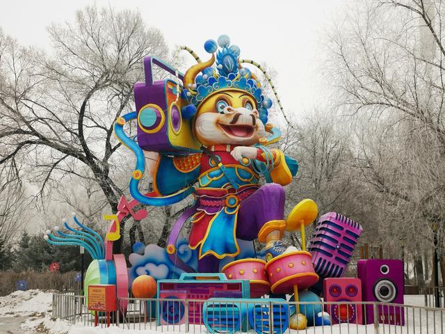冰天雪地上的自贡彩灯展-1.jpg