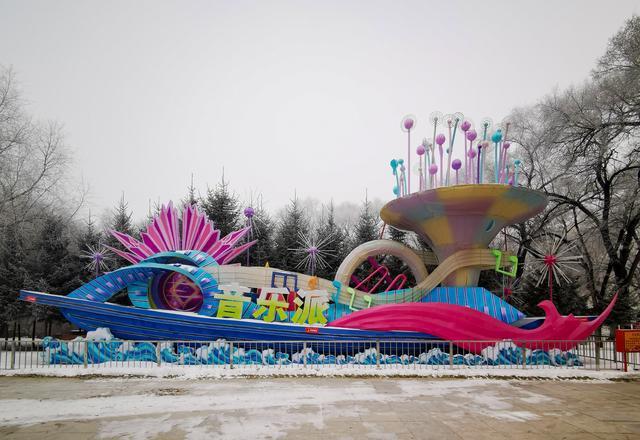 冰天雪地上的自贡彩灯展-2.jpg