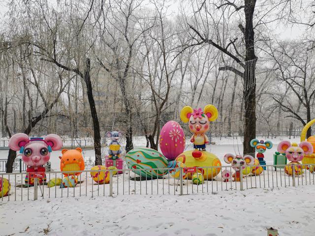 冰天雪地上的自贡彩灯展-10.jpg