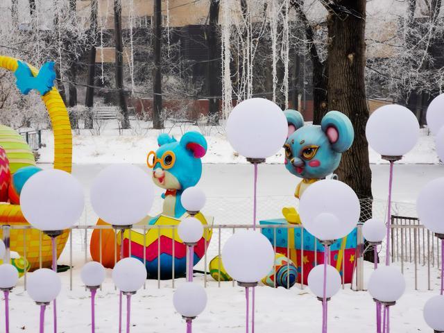冰天雪地上的自贡彩灯展-12.jpg
