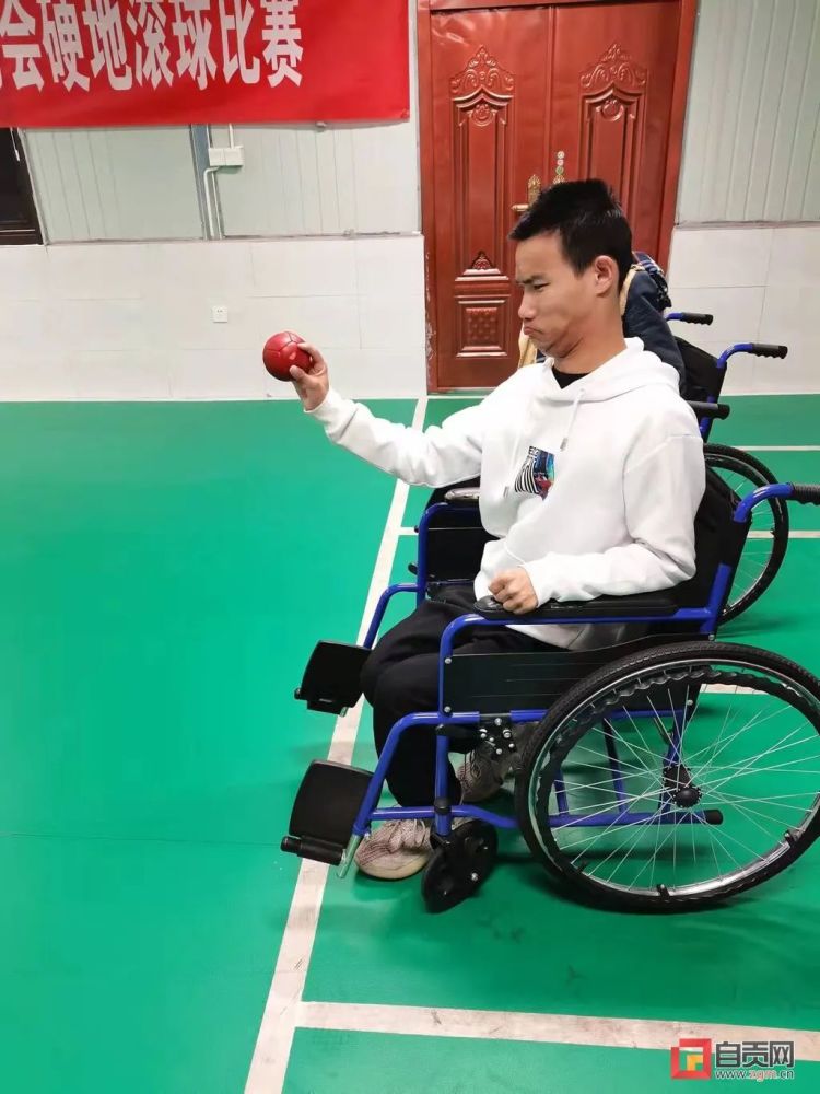 祝贺！沿滩25岁脑瘫选手夺自贡市残疾人运动会首金-1.jpg