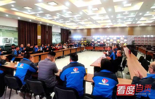 致敬志愿者 用行动点亮人心-3.jpg
