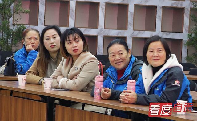 致敬志愿者 用行动点亮人心-7.jpg