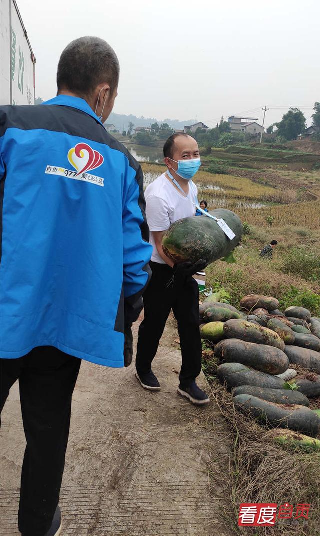 致敬志愿者 用行动点亮人心-8.jpg