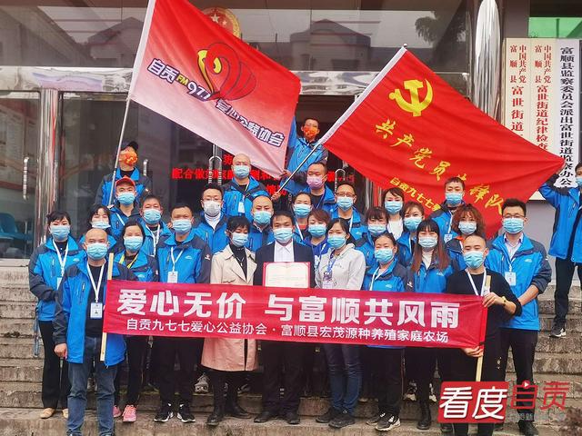 致敬志愿者 用行动点亮人心-15.jpg