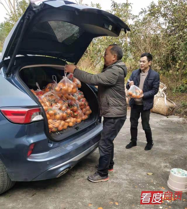致敬志愿者 用行动点亮人心-20.jpg