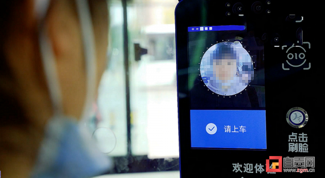方便快捷！自贡公交开启“刷脸”乘车时代-1.jpg