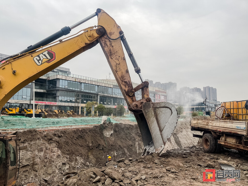 预计明年1月中旬金海路至梁家坝立交段全辐车道临时通车-3.jpg