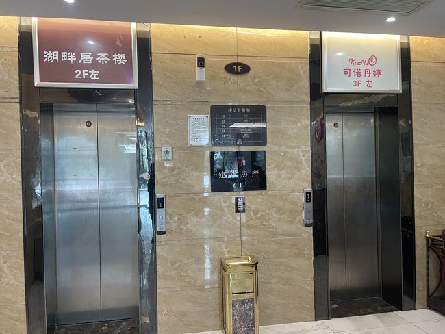 酒店电梯直通卧室，四川自贡市住建局口头回复业主：竣工验收没问题，开发商违规加...-1.jpg