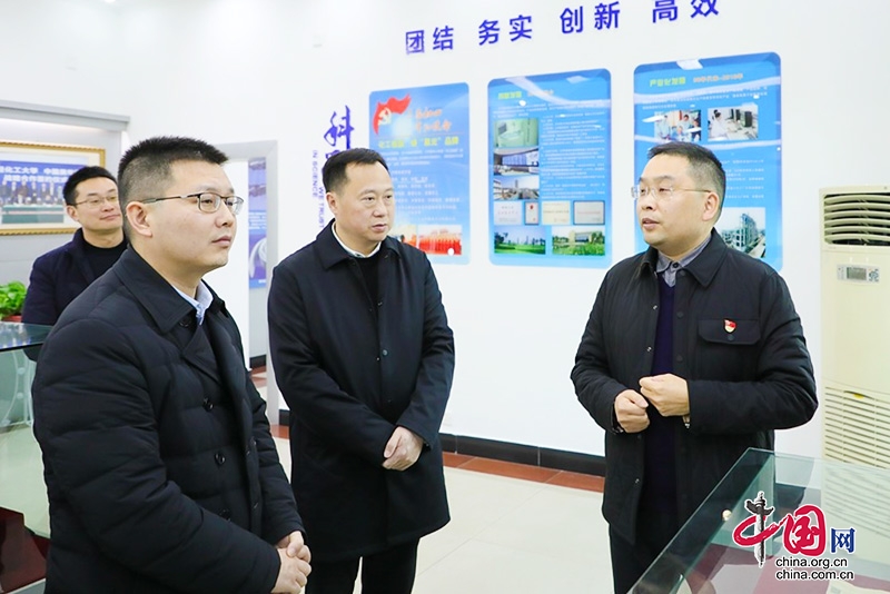 共青团四川省委统联部部长张义一行到中昊晨光调研人才工作-2.jpg