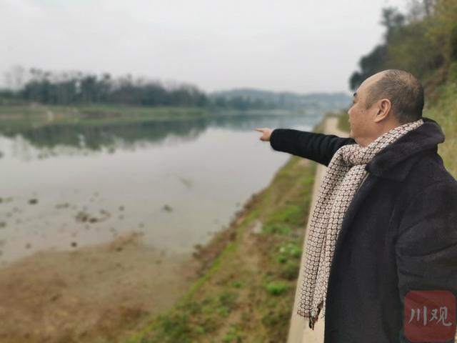 温暖一座城，富顺三人合力营救一落水女子-2.jpg