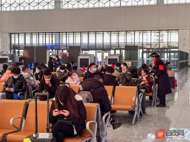 春运第一天 自贡列车密度创新高 每日开行26趟-5.jpg